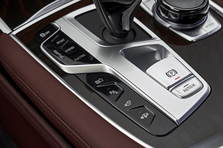 Детали интерьера BMW 745Le xDrive M Sport (G12) 2019 года  (WW) (фото 50 из 103)